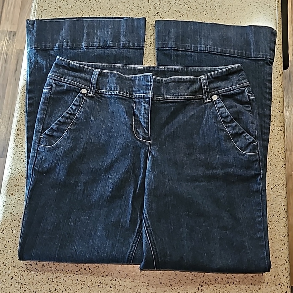 NEARLY NEW BEAUTIFULL "NEW YORK & CO. DRESS LADIES FLARE BLUE JEANS SZ 12